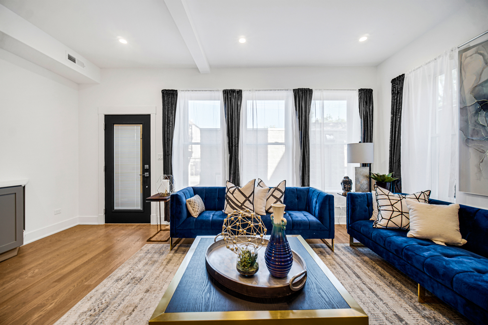 4559 South Michigan Avenue, Unit 2S Chicago, IL 60653 - Photo 22 of 26 a living room with furniture window and wooden floor