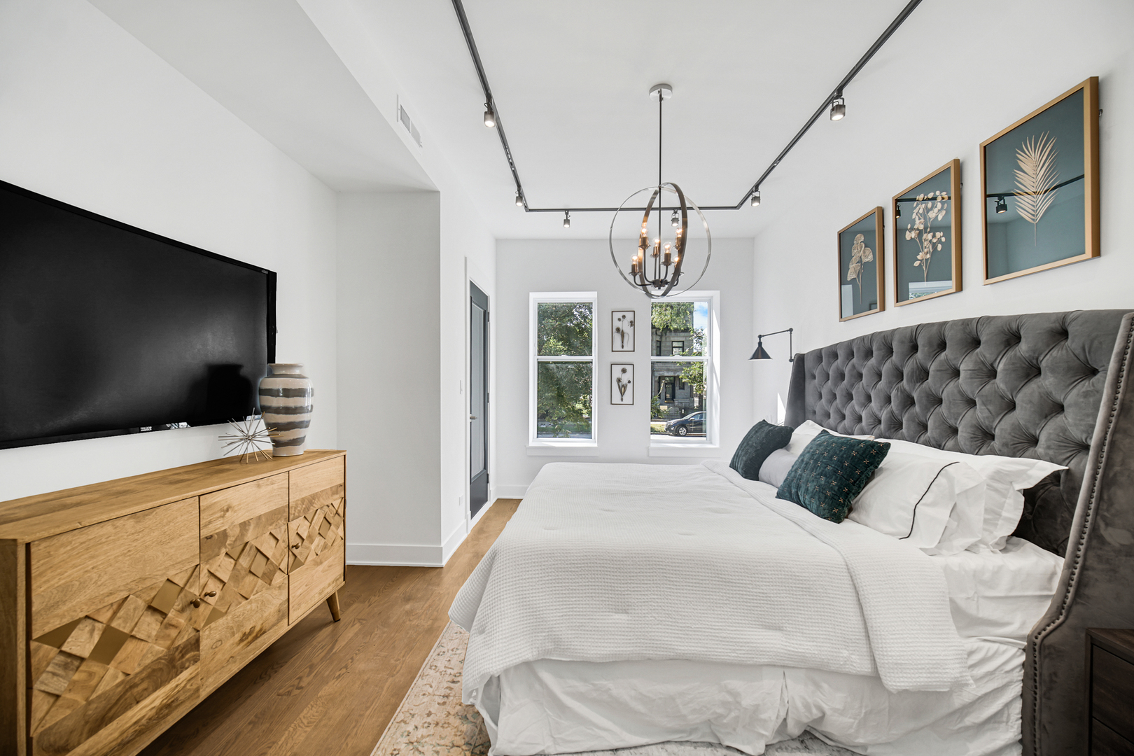 4559 South Michigan Avenue, Unit 2S Chicago, IL 60653 - Photo 7 of 26 a bedroom with a bed and flat screen tv