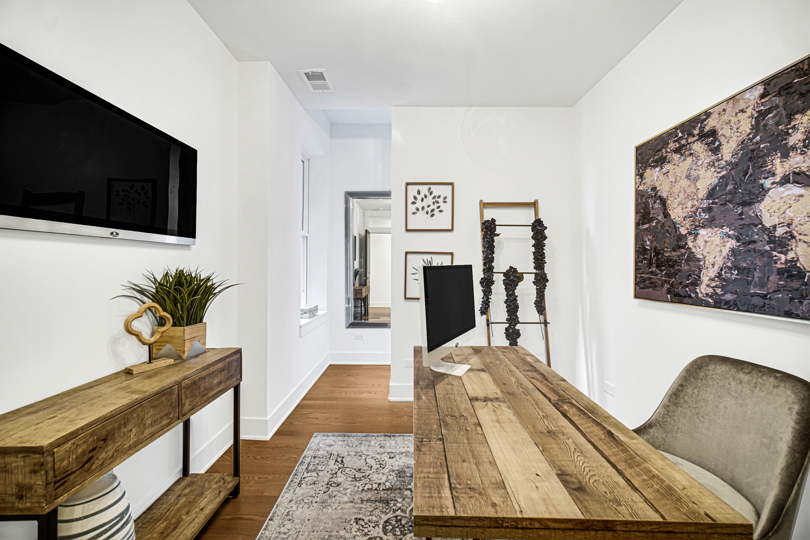 4559 South Michigan Avenue, Unit 2S Chicago, IL 60653 - Photo 9 of 26 a living room with furniture and a flat screen tv