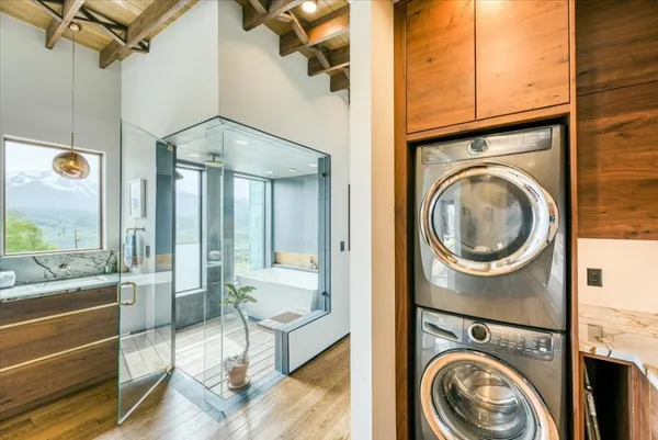 a view of a bedroom with washer and dryer
