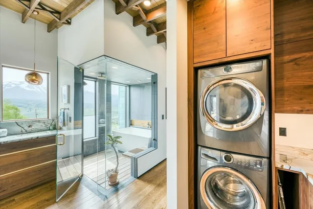 a view of a bedroom with washer and dryer