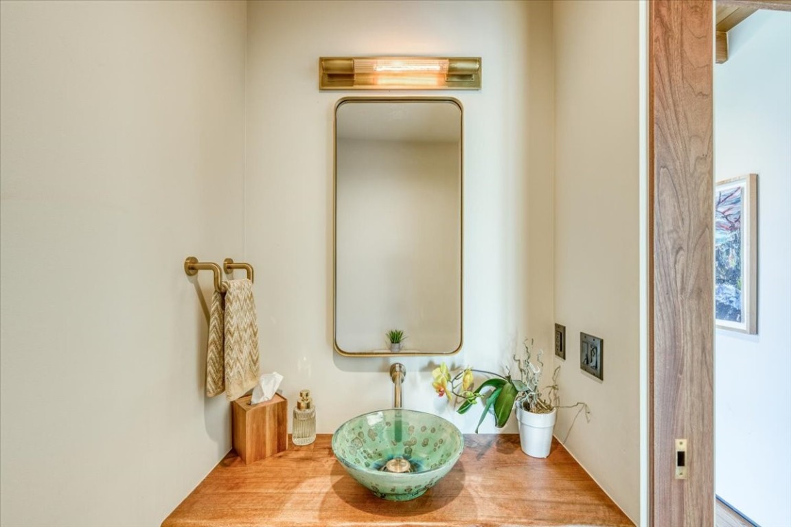 421 Z Road Silverthorne, CO 80498 - Photo 25 of 47 a bathroom with a sink and a mirror