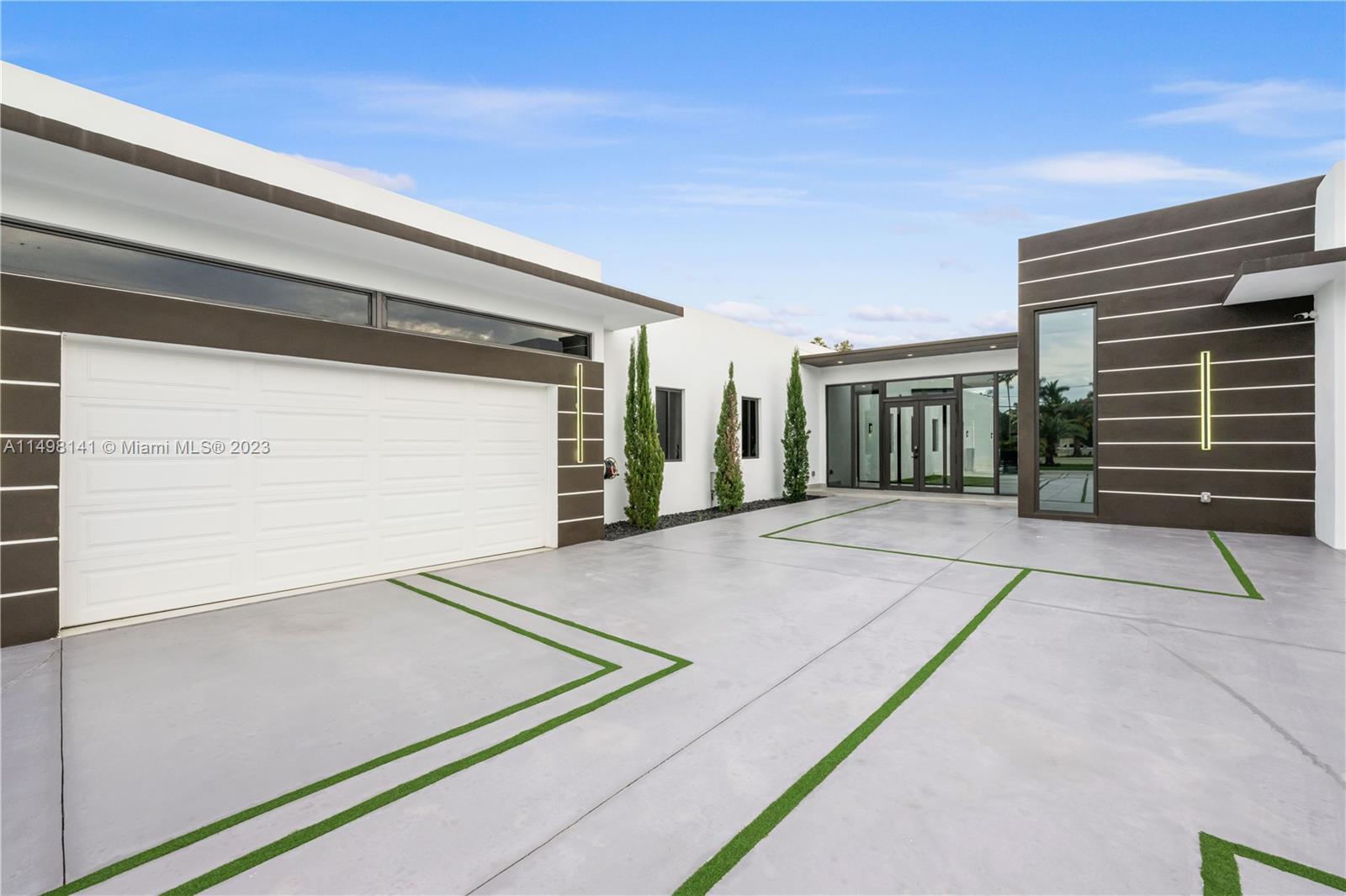 13310 Southwest 34th Street Miami, FL 33175 - Photo 29 of 54 a view of a backyard of the house