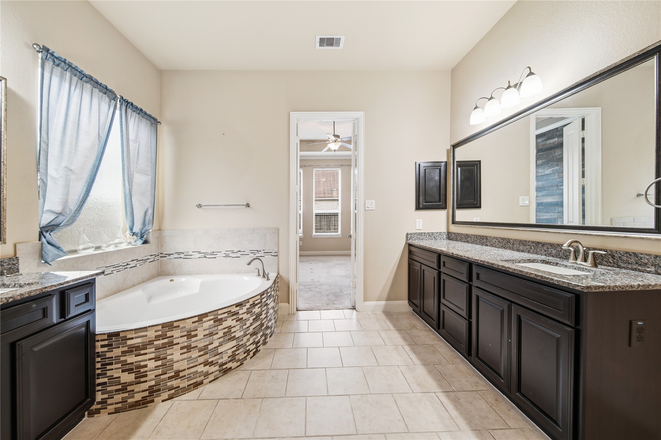 5303 Mesquite Willow Lane Rosharon, TX 77583 - Photo 19 of 32 Dual sinks provide the perfect area to get ready!