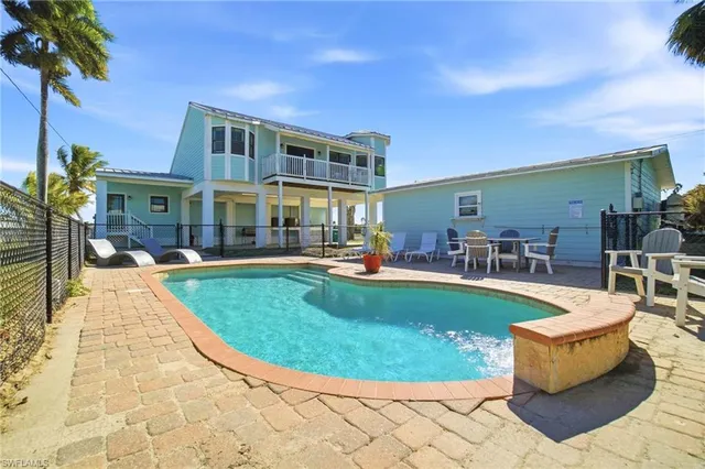 $899,000 | 407 Copeland Avenue, Everglades City, FL 34139