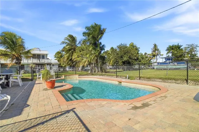 $899,000 | 407 Copeland Avenue, Everglades City, FL 34139
