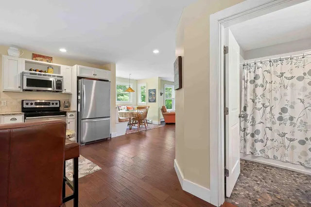 $1,799,000 | 760 Pleasant Street, New London, NH 03257