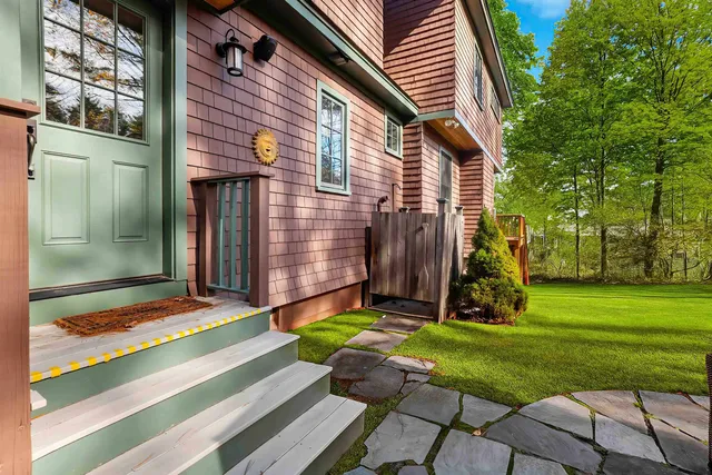 $1,799,000 | 760 Pleasant Street, New London, NH 03257