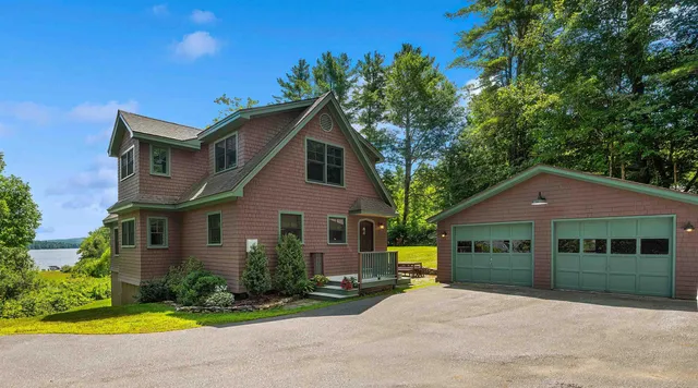 $1,799,000 | 760 Pleasant Street, New London, NH 03257