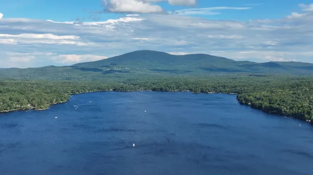 $1,799,000 | 760 Pleasant Street, New London, NH 03257