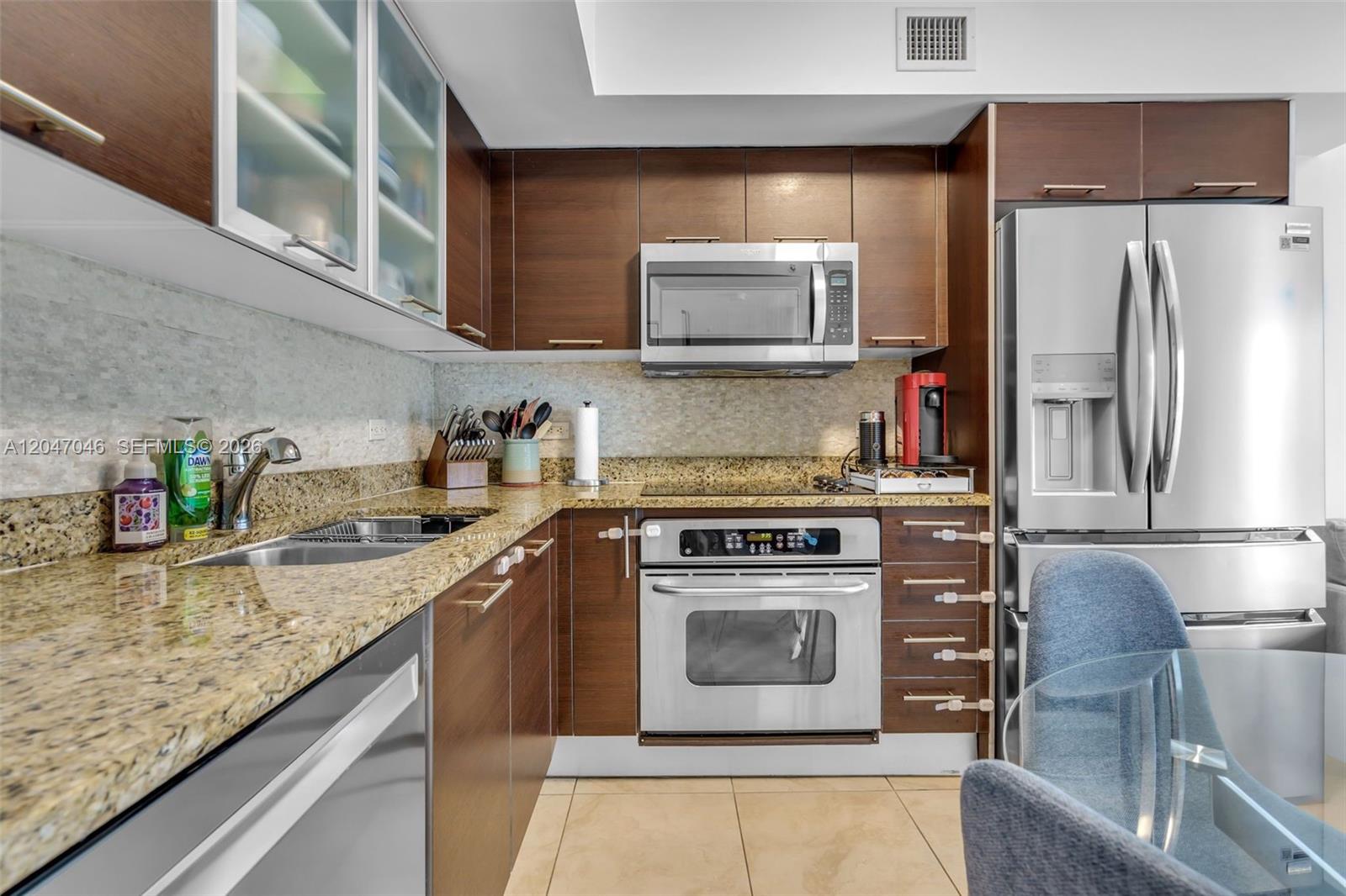 41 Southeast 5th Street, Unit 908 Miami, FL 33131 - Photo 3 of 26