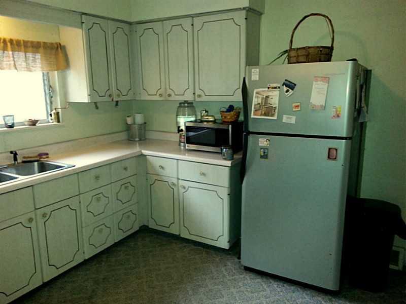 3021 Robbins Station Road North Huntingdon, PA 15642 - Photo 9 of 25 Kitchen.