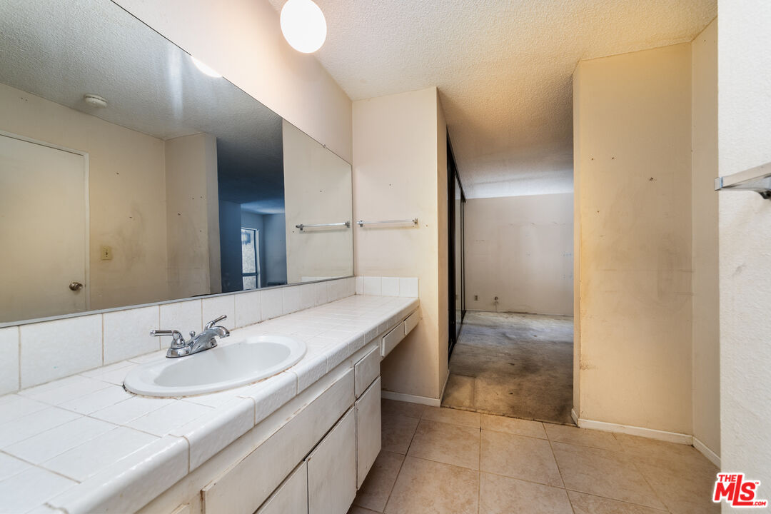 355 South Los Robles Avenue, Unit 108 Pasadena, CA 91101 - Photo 13 of 28 a bathroom with a sink and a mirror