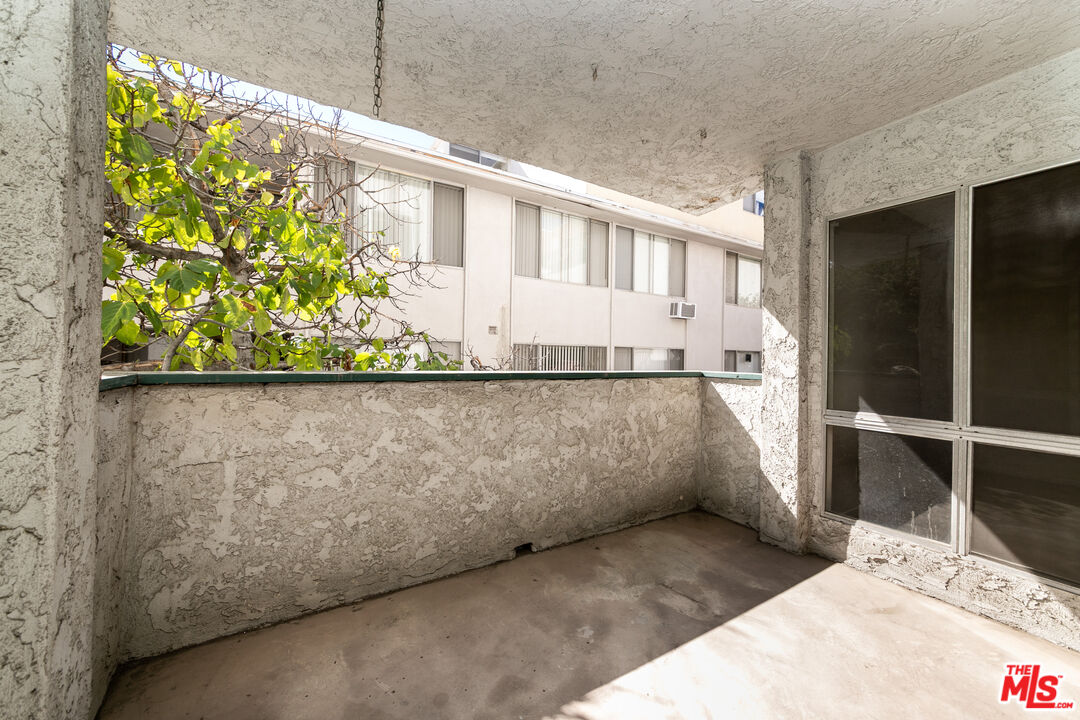 355 South Los Robles Avenue, Unit 108 Pasadena, CA 91101 - Photo 21 of 28 a view of entryway
