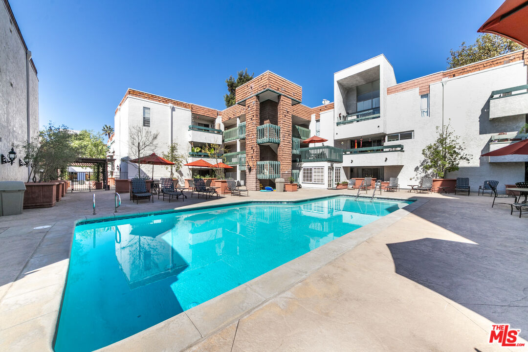 355 South Los Robles Avenue, Unit 108 Pasadena, CA 91101 - Photo 26 of 28 a view of a building with outdoor space