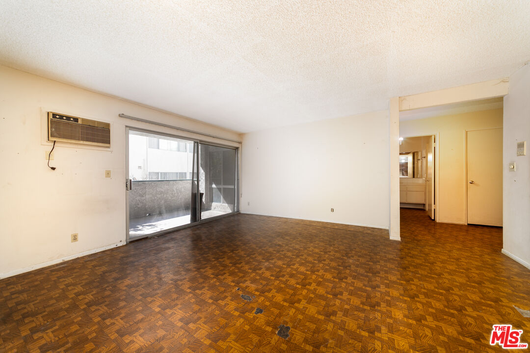 355 South Los Robles Avenue, Unit 108 Pasadena, CA 91101 - Photo 6 of 28 an empty room with mirror and windows