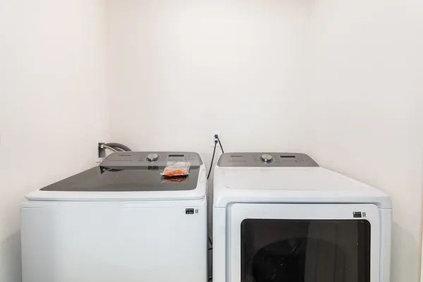 $2,400 | 1059 Briar Gln Court, Hampshire, IL 60140