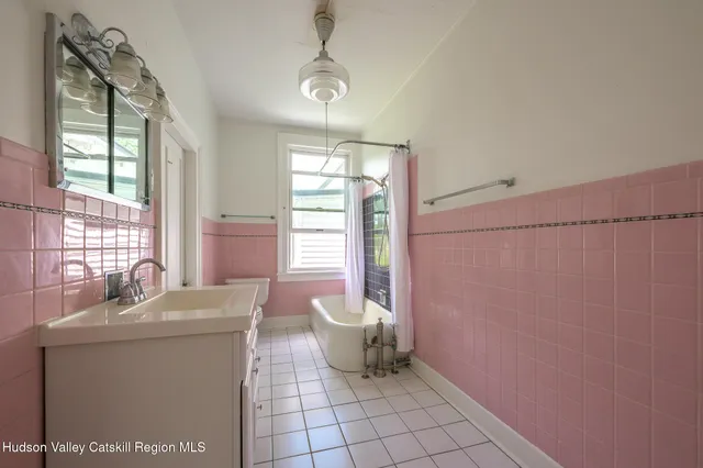 $635,000 | 19 Lovers Lane, New Lebanon, NY 12125