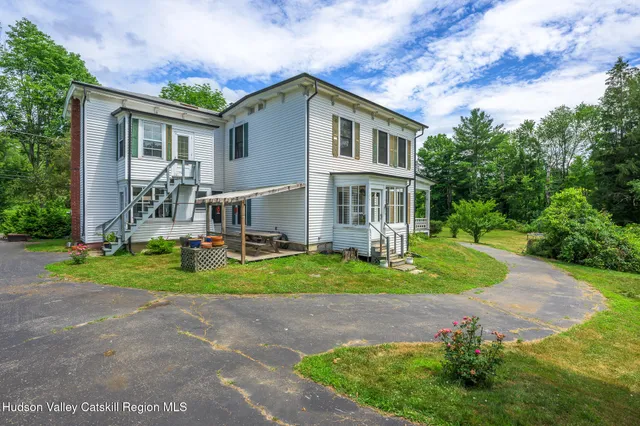 $635,000 | 19 Lovers Lane, New Lebanon, NY 12125
