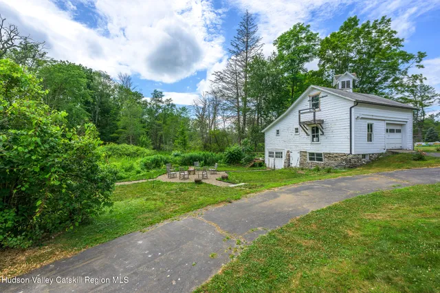 $635,000 | 19 Lovers Lane, New Lebanon, NY 12125