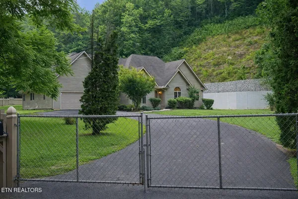 $402,000 | 239 Sulphur Springs Road, Cranks, KY 40820