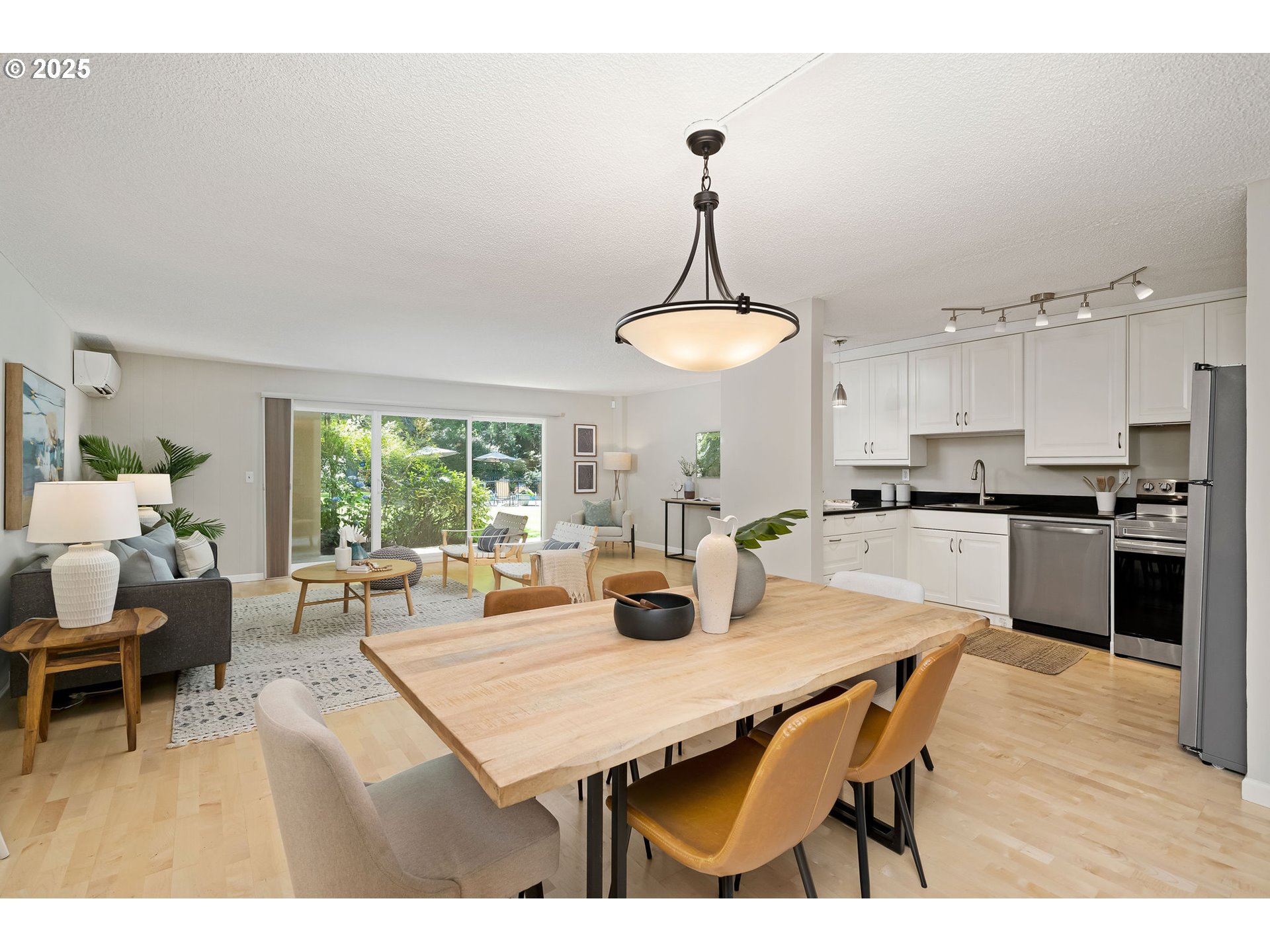 2393 Southwest Park Place, Unit 106 Portland, OR 97205 - Photo 11 of 38