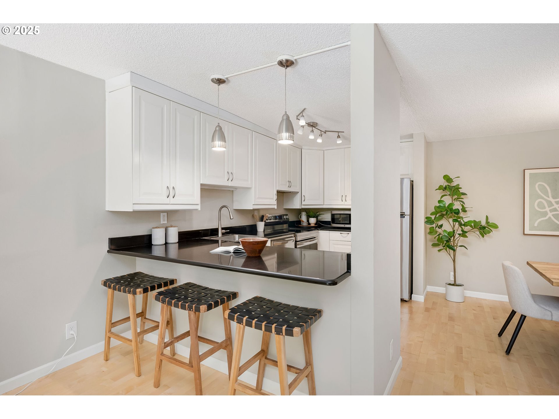 2393 Southwest Park Place, Unit 106 Portland, OR 97205 - Photo 14 of 38