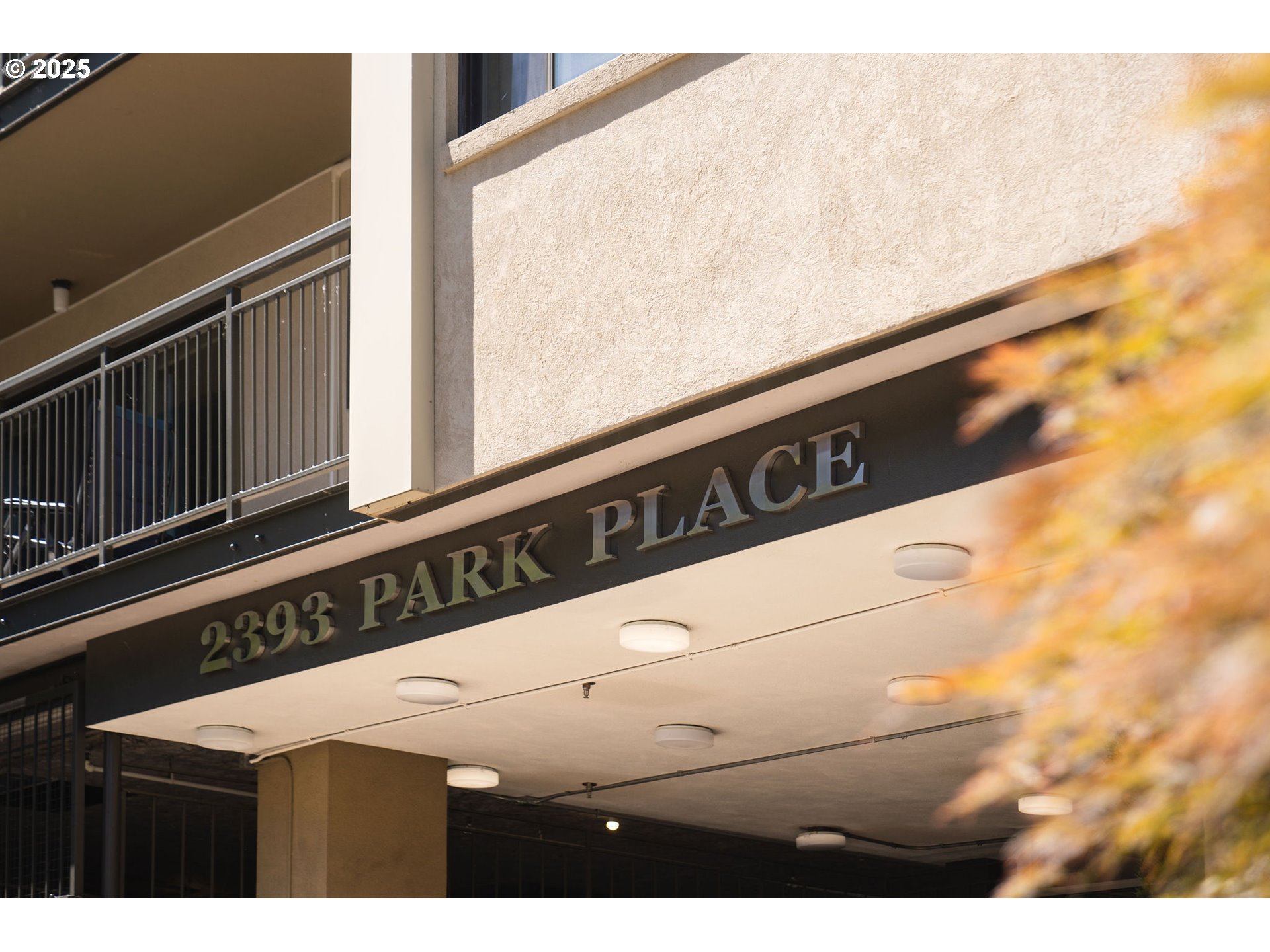 2393 Southwest Park Place, Unit 106 Portland, OR 97205 - Photo 2 of 38