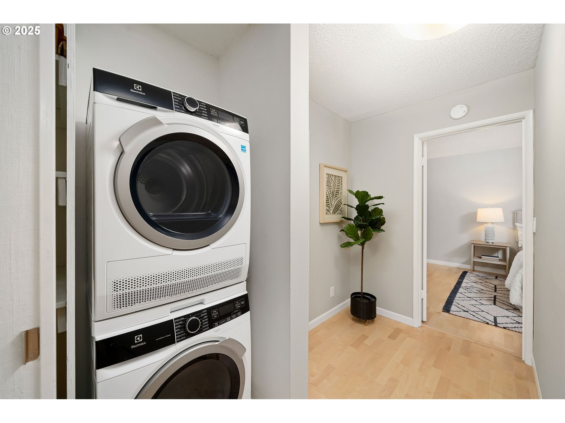 2393 Southwest Park Place, Unit 106 Portland, OR 97205 - Photo 27 of 38