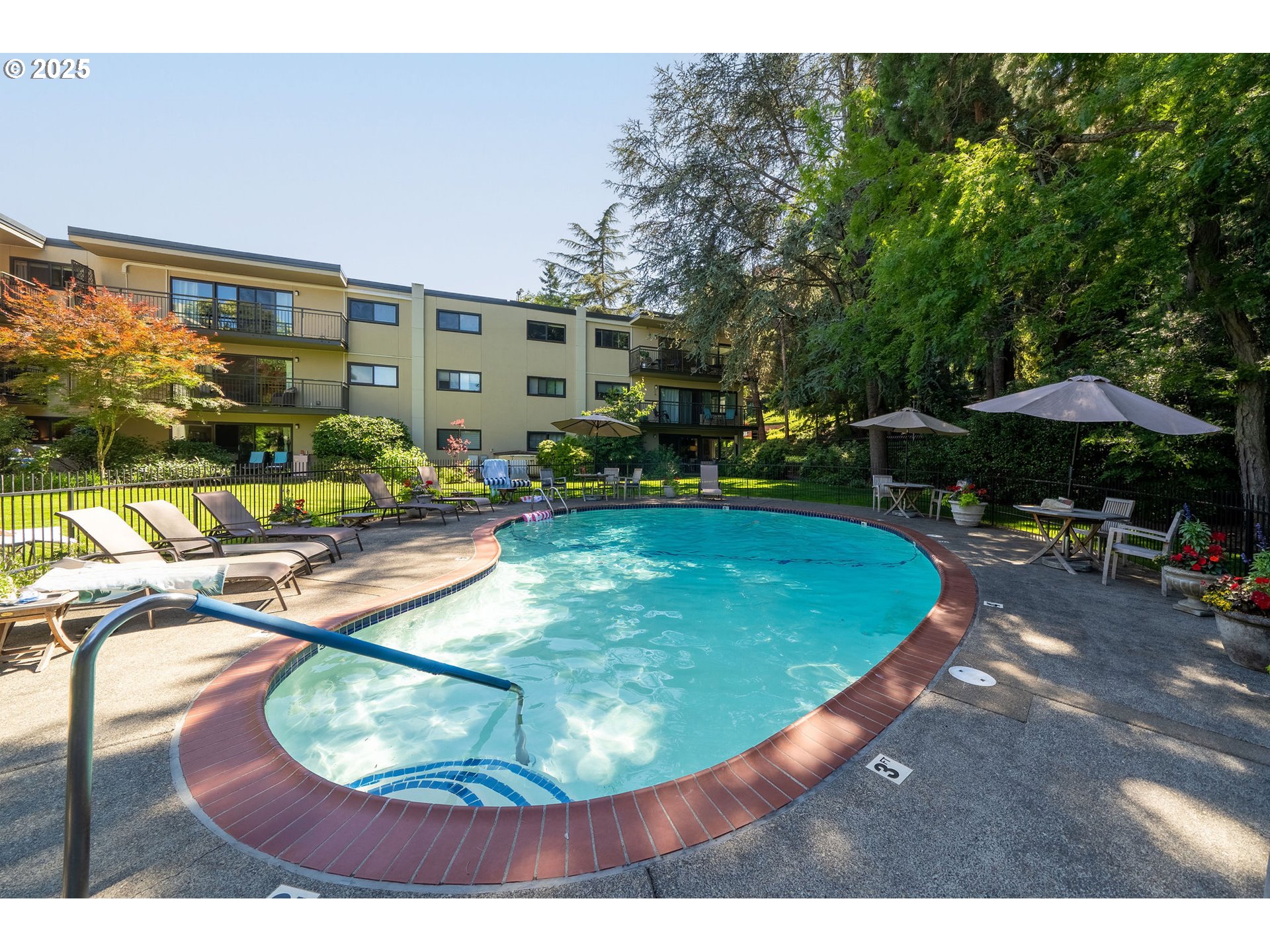 2393 Southwest Park Place, Unit 106 Portland, OR 97205 - Photo 30 of 38