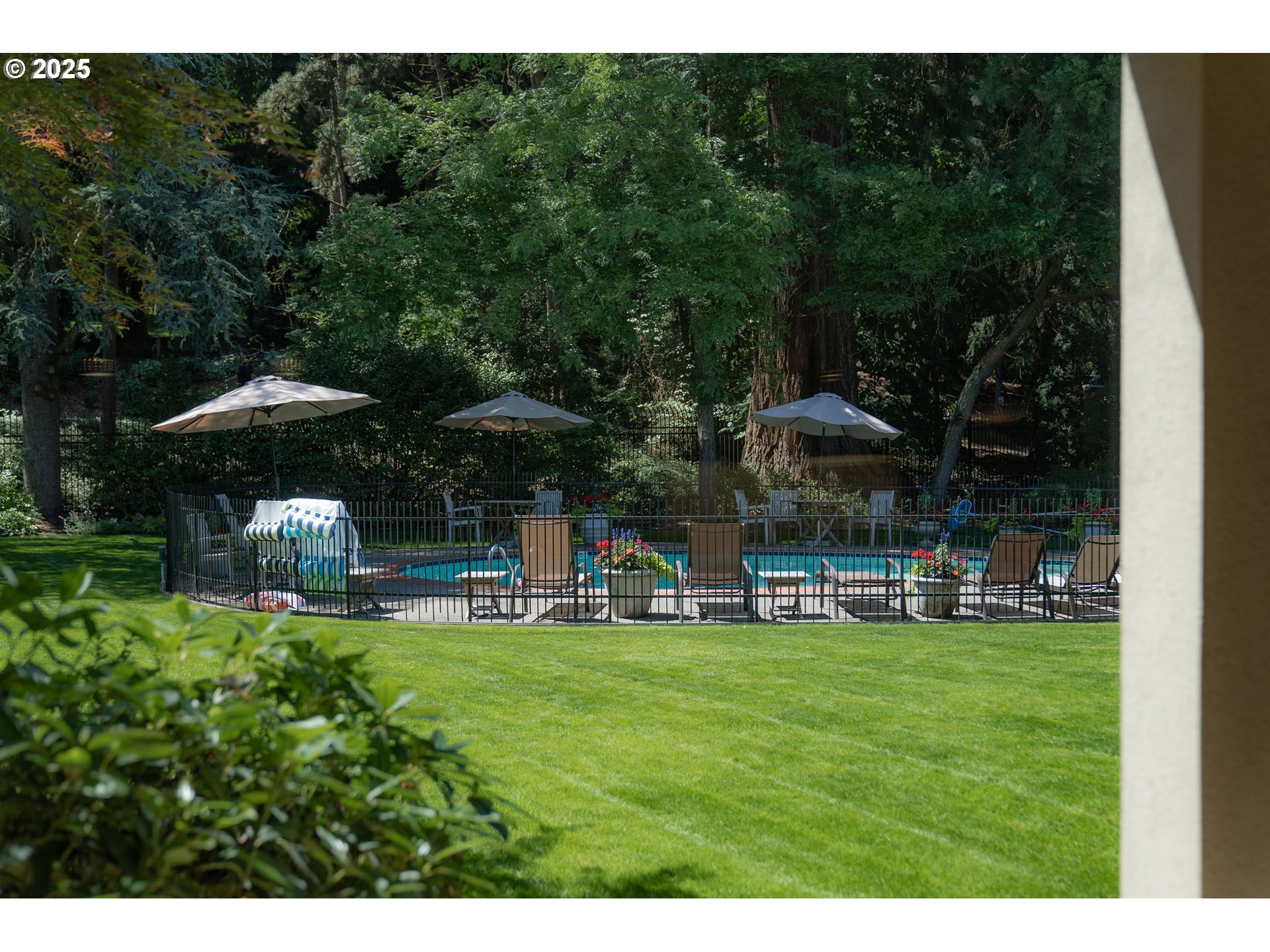 2393 Southwest Park Place, Unit 106 Portland, OR 97205 - Photo 31 of 38