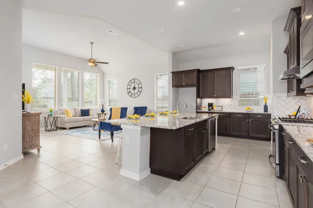 $359,412 | 412 Northern Pike Drive, Conroe, TX 77318