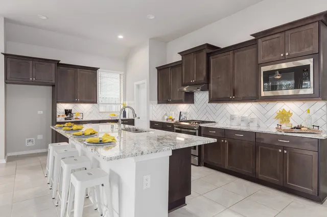 $359,412 | 412 Northern Pike Drive, Conroe, TX 77318