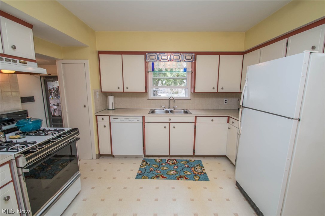 200 Ridgeview Drive Independence, OH 44131 - Photo 6 of 30 Eat-in Kitchen