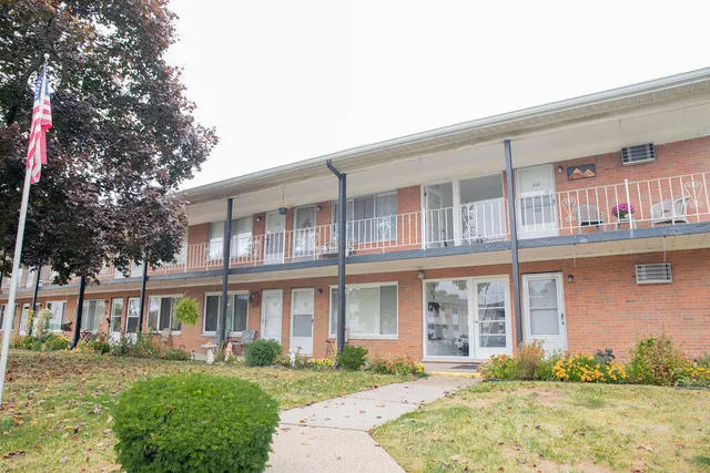 $60,000 | 2121 Clawson Avenue, Unit 205, Royal Oak, MI 48073
