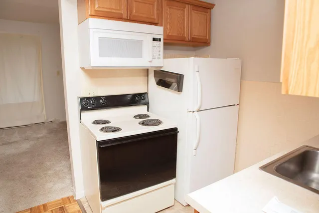 $60,000 | 2121 Clawson Avenue, Unit 205, Royal Oak, MI 48073