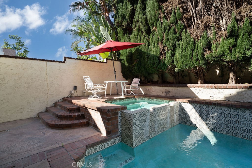 34 Columbus Irvine, CA 92620 - Photo 28 of 33 a view of a table and chairs in patio