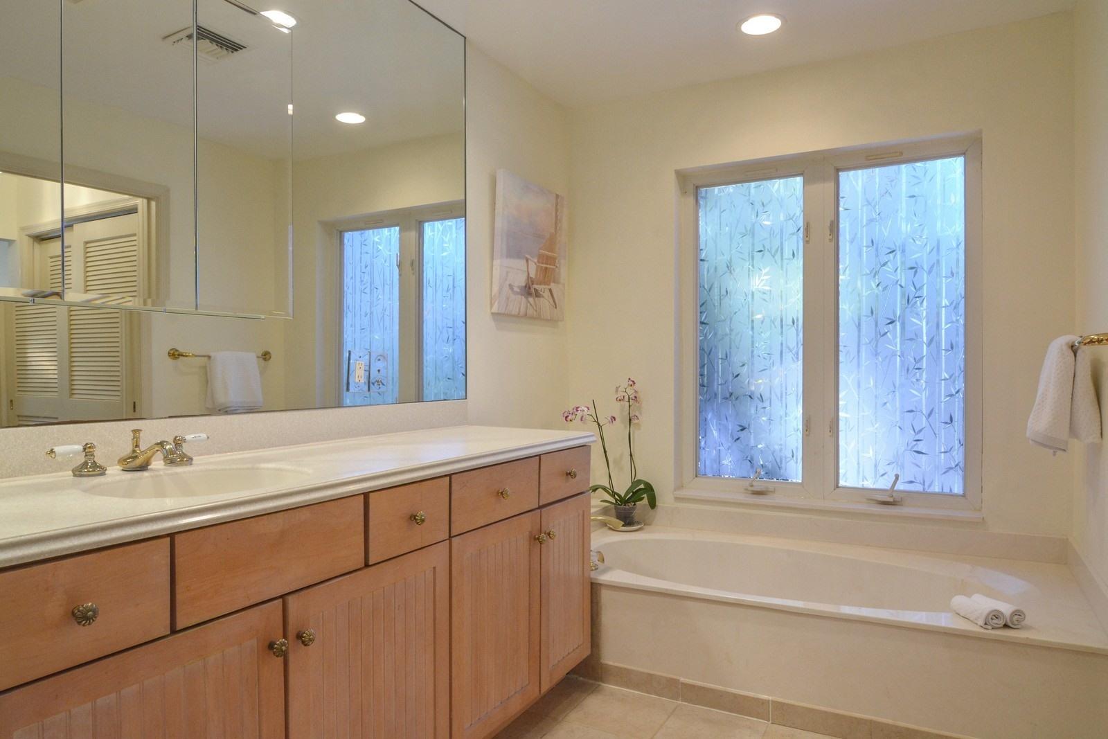 232 Cove Place Jupiter Inlet Colony, FL 33469 - Photo 13 of 22 11_232CovePlace_168_MasterBathroom_Custo