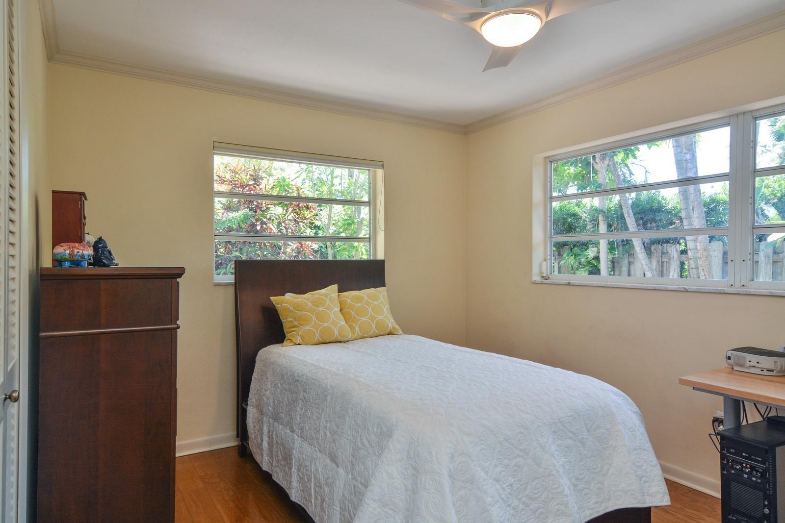 232 Cove Place Jupiter Inlet Colony, FL 33469 - Photo 14 of 22 12_232CovePlace_153_2ndBedroom_Custom_Re