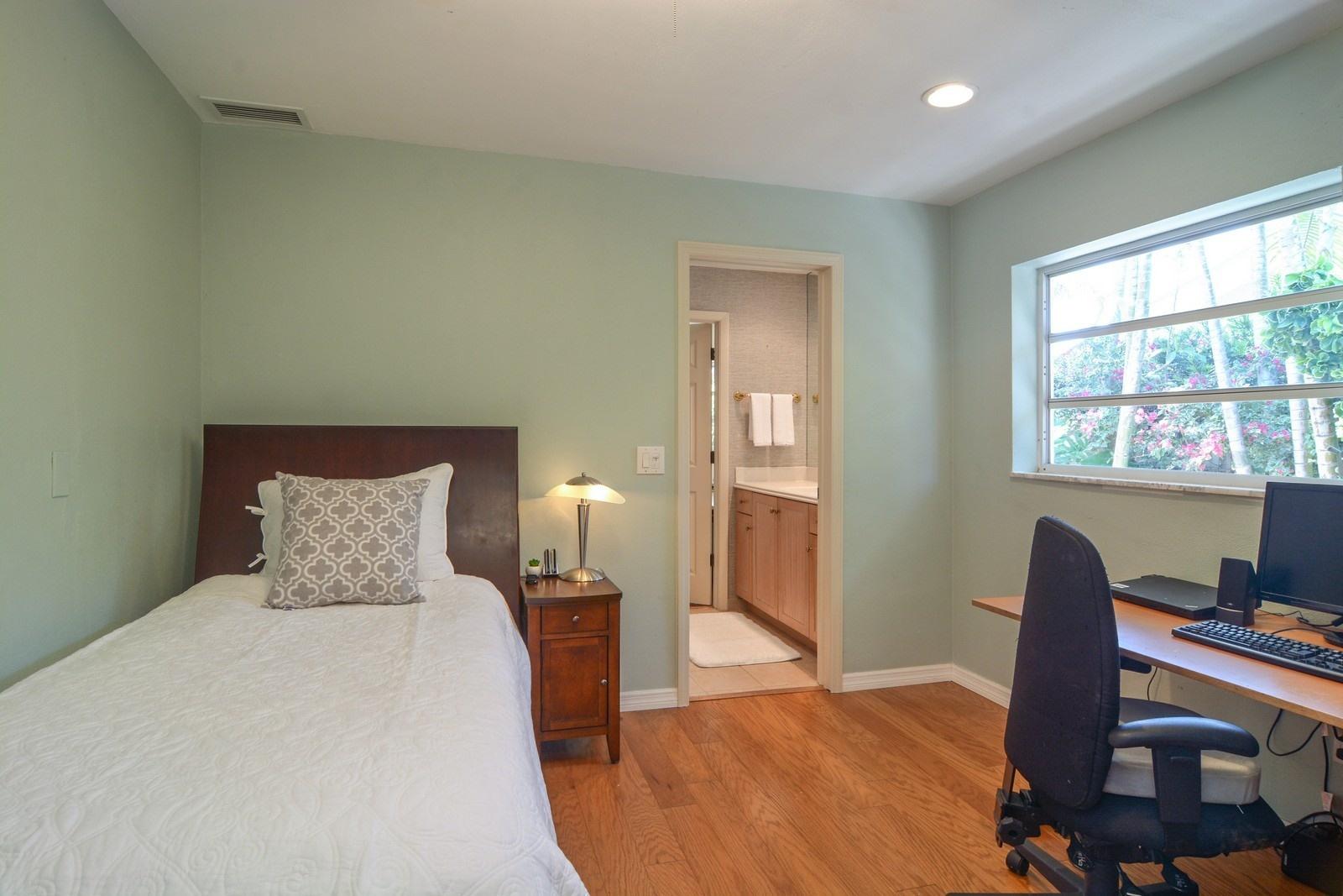 232 Cove Place Jupiter Inlet Colony, FL 33469 - Photo 15 of 22 13_232CovePlace_154_3rdBedroom_Custom_Re