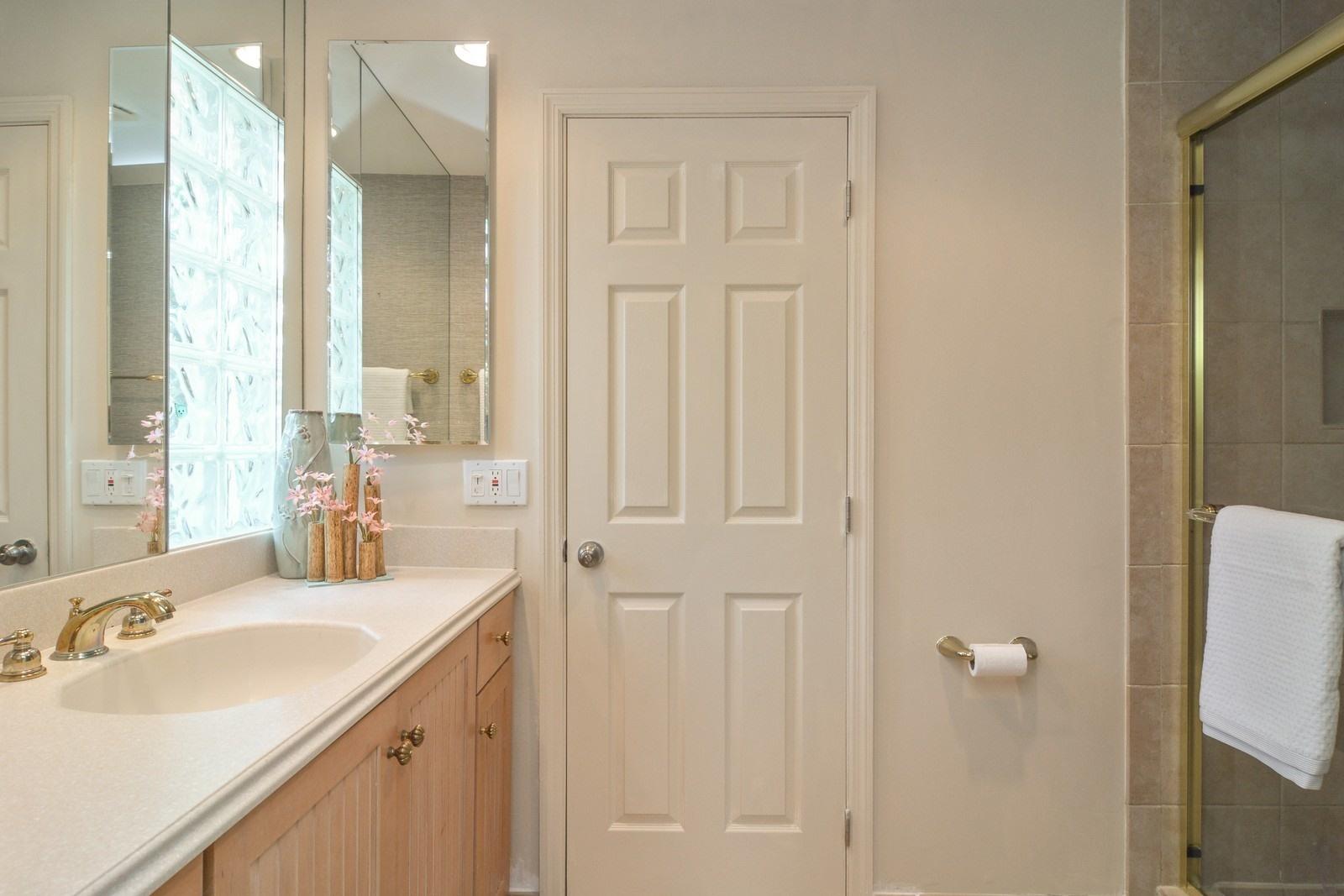 232 Cove Place Jupiter Inlet Colony, FL 33469 - Photo 16 of 22 16_232CovePlace_9_2ndBathroom_Custom_Res