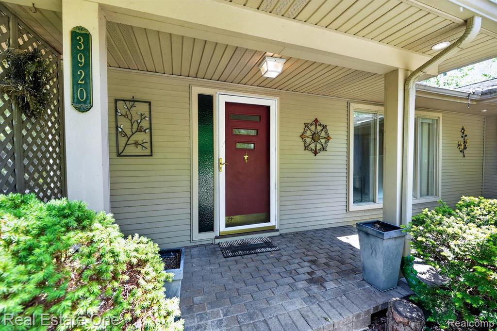 3920 Wint Road Commerce Township, MI 48382 - Photo 5 of 60