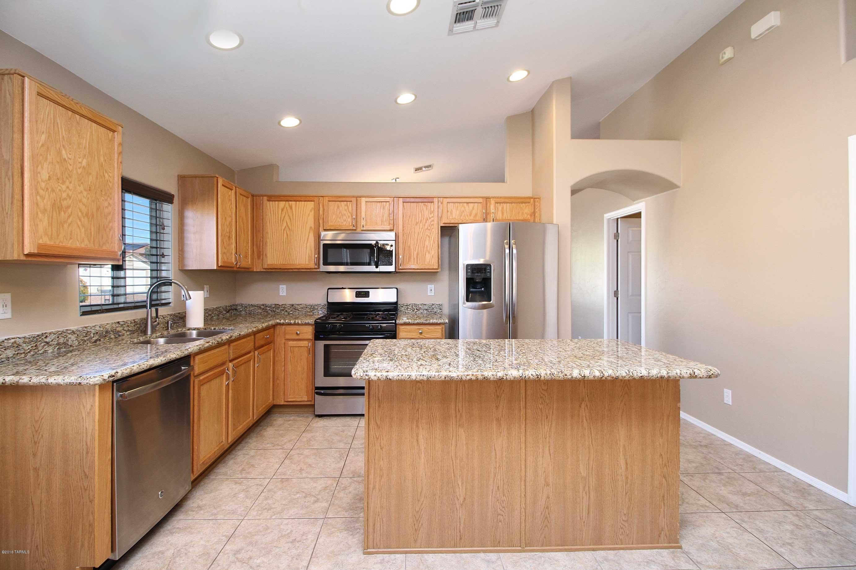 8445 Red Rock Ridge Court Tucson, AZ 85742 - Photo 4 of 31