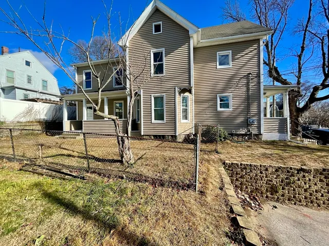 a view of a house with a yard