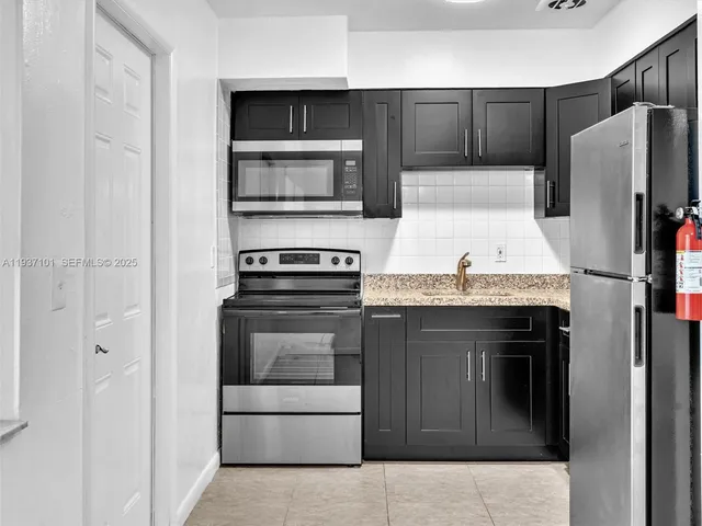 $650,000 | 186-188 Southeast 27th Way, Boynton Beach, FL 33435