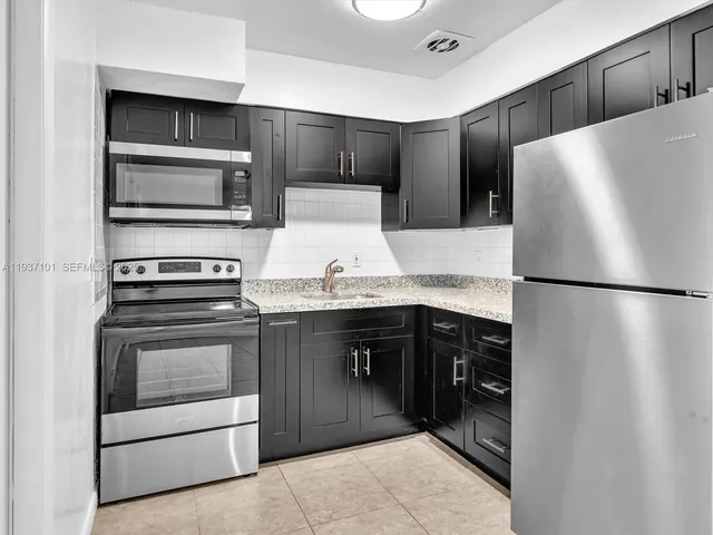 $650,000 | 186-188 Southeast 27th Way, Boynton Beach, FL 33435