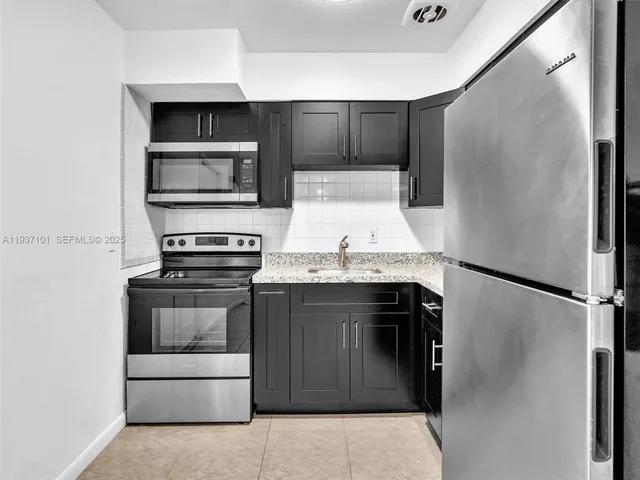 $650,000 | 186-188 Southeast 27th Way, Boynton Beach, FL 33435