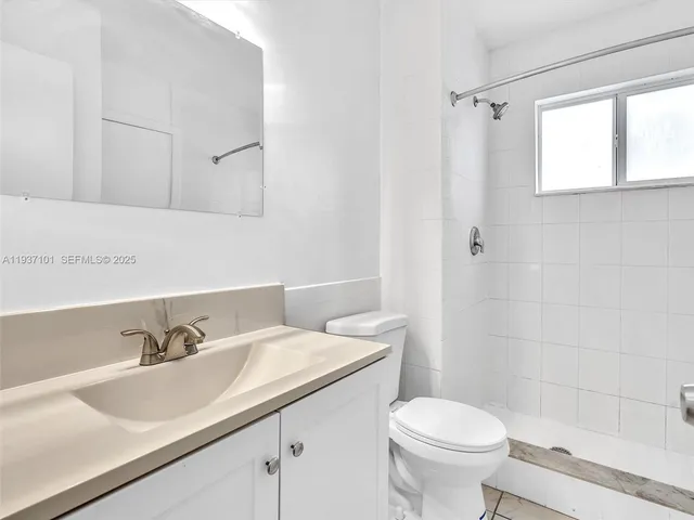 $650,000 | 186-188 Southeast 27th Way, Boynton Beach, FL 33435