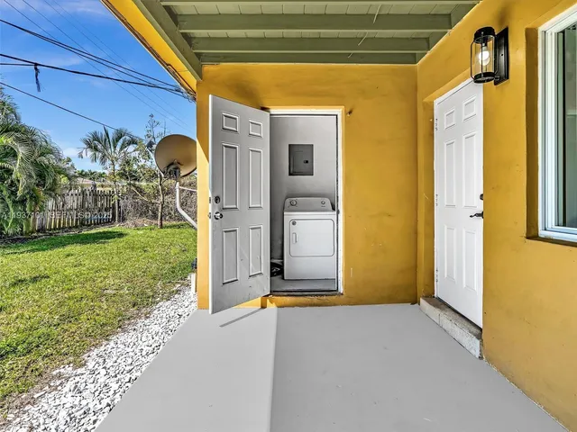 $650,000 | 186-188 Southeast 27th Way, Boynton Beach, FL 33435