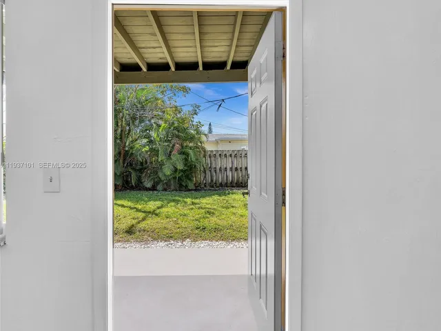 $650,000 | 186-188 Southeast 27th Way, Boynton Beach, FL 33435